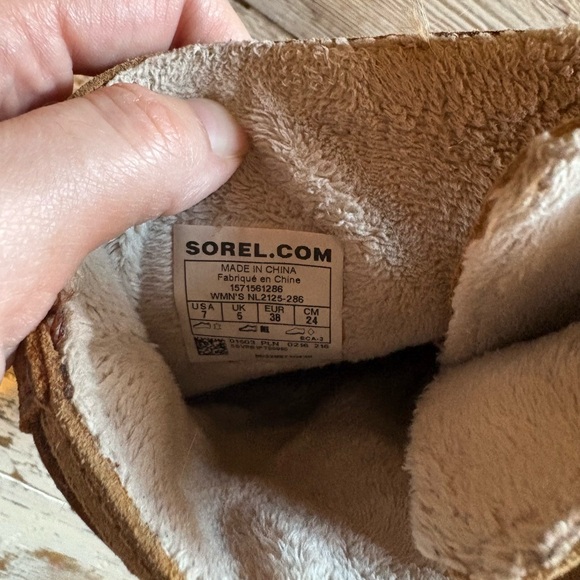 Sorel Waterproof Boot - Picture 2 of 4